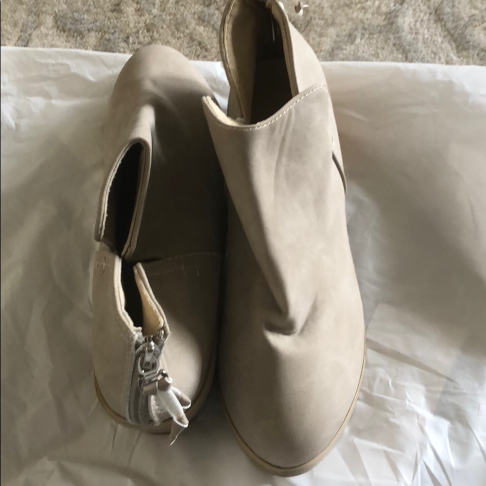 Shoes - Picture 2 of 3